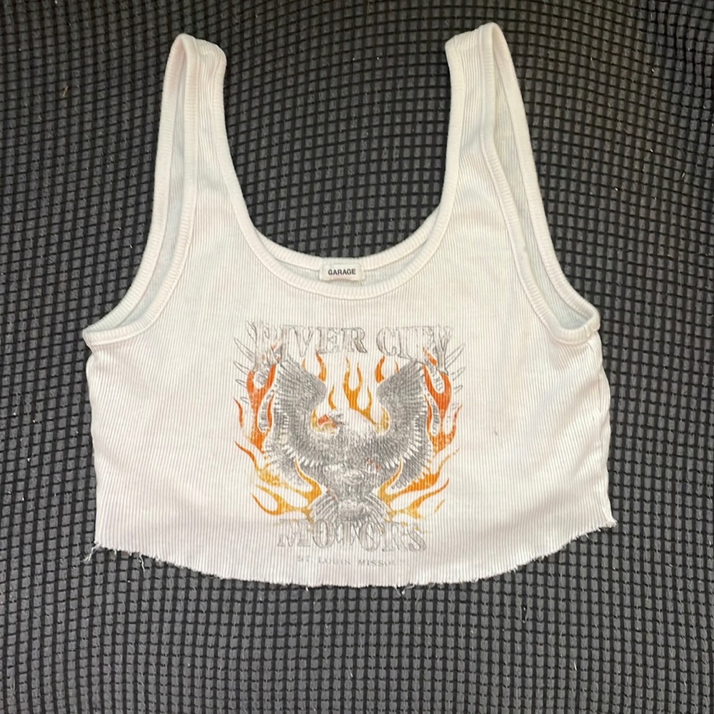 GARAGE white tank and capri grey leggings